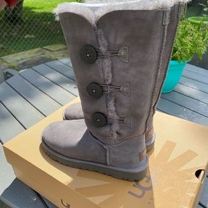 UGG Authentic Triple Bailey Button Boots Grey Sz 7
